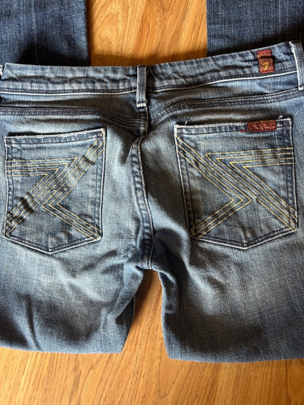 7 For All Mankind Women's FLYNT Flare Leg Jeans   Size 27 - Picture 5 of 6